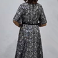Elegantes Maxikleid mit Gürtel und Print