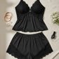Pyjama-Set aus Top und Shorts mit Spitzenbesatz – Weicher, satinartiger Stoff, verstellbare Träger und V-Ausschnitt.